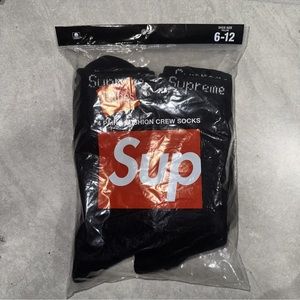 Supreme X Hanes Crew Socks 
(4packs) Black